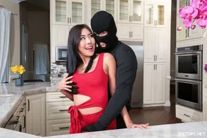 Gặp lại mối tình đầu khó quên, người chị gái của bạn tôi