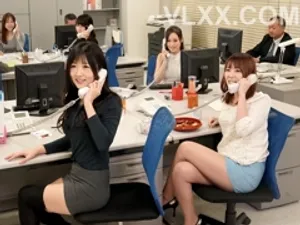 Ba mẹ đi vắng, hai anh em ở nhà chơi trò "người lớn"
