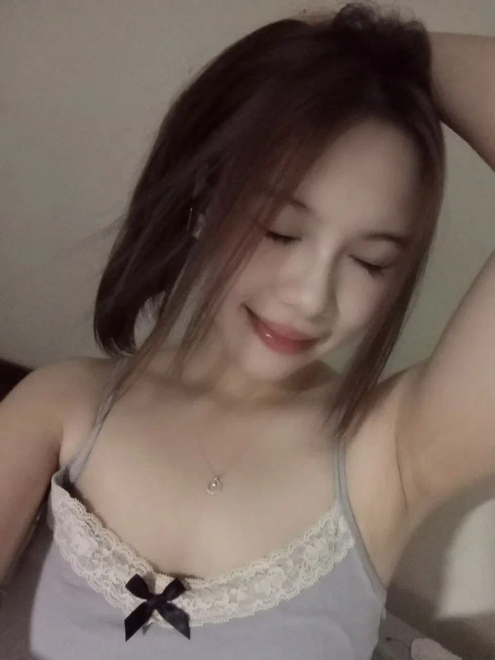 Bắn từng giọt tinh dịch vào người em